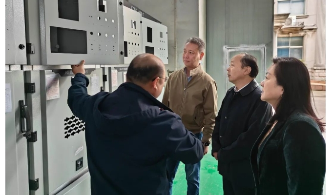 無(wú)錫市致公黨主委，無(wú)錫市政協(xié)副主席吳紅星一行蒞臨軍工智能考察指導(dǎo)